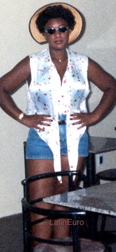 Date this hard body Brazil girl Gelceli from QUADRA B9420