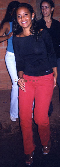 Date this hot Brazil girl Leilane from BARREIROS B9349