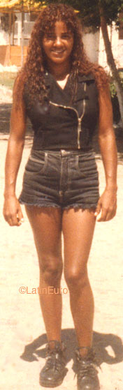 Date this attractive Brazil girl Alaide from SALVADOR B9034