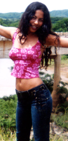 Date this good-looking Brazil girl Elaine from  B9080