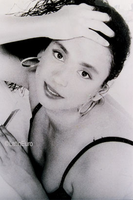 Date this happy Brazil girl Simone from SAO PAULO B8978