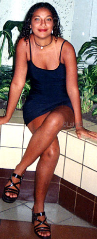 Date this happy Brazil girl Thais from ARACAJU B8937