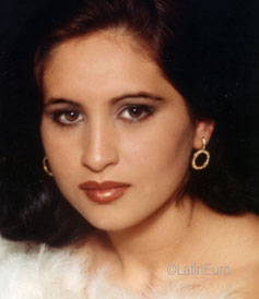 Date this voluptuous Brazil girl Vanise from CENTRAL B8864