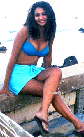 Date this happy Brazil girl Stella from MACEIO B8803