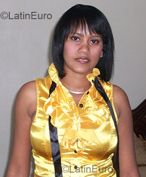 Date this good-looking Dominican Republic girl Edileysi from Bani DO43