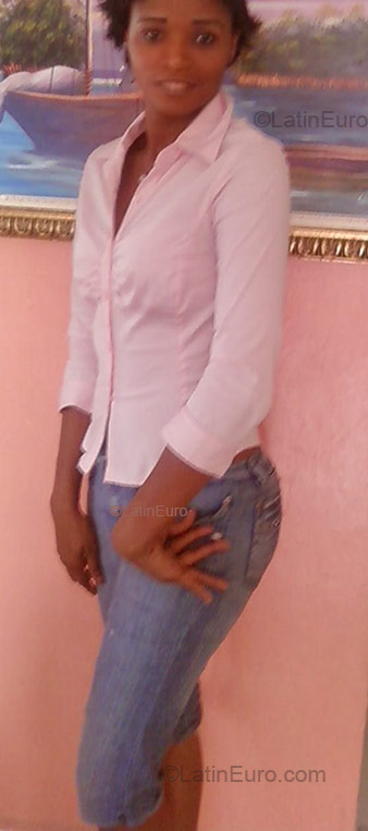 Date this pretty Dominican Republic girl Maria Noreyi from La Delica DO46