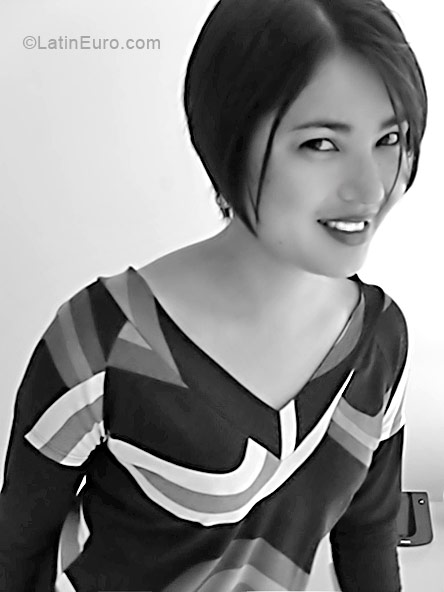 Date this charming Brazil girl Simone from Sao Paulo BR165