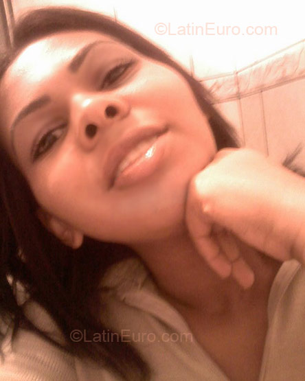 Date this foxy Brazil girl Aline Cristina from Maringa BR366