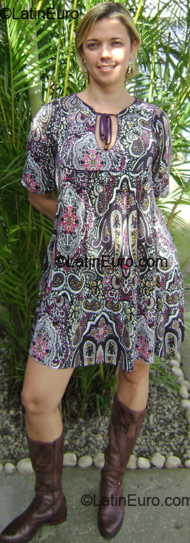 Date this sensual Brazil girl Alesandra from Rio De Janeiro BR367