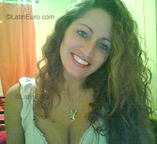 Date this beautiful Brazil girl Aline from Sao Jose Dos Pinhais BR371