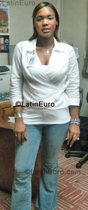Date this attractive Dominican Republic girl Diana from Santo Domingo DO292