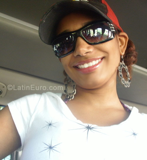 Date this athletic Dominican Republic girl Elizabeth from Santiago DO316