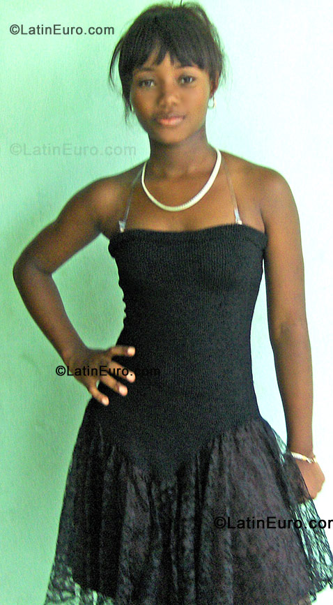 Date this tall Dominican Republic girl Anaisabel from San Cristobal DO340