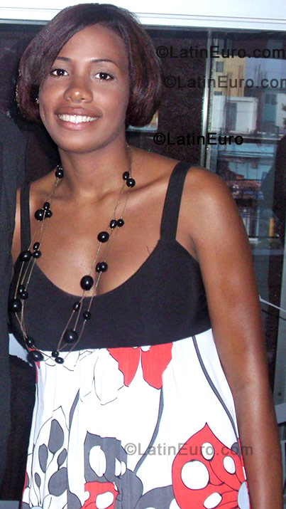 Date this charming Dominican Republic girl Siluenny from Santo Domingo DO360