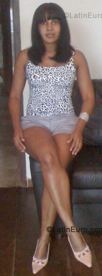 Date this cute Brazil girl Carla Lucia from Belo Horizonte BR531