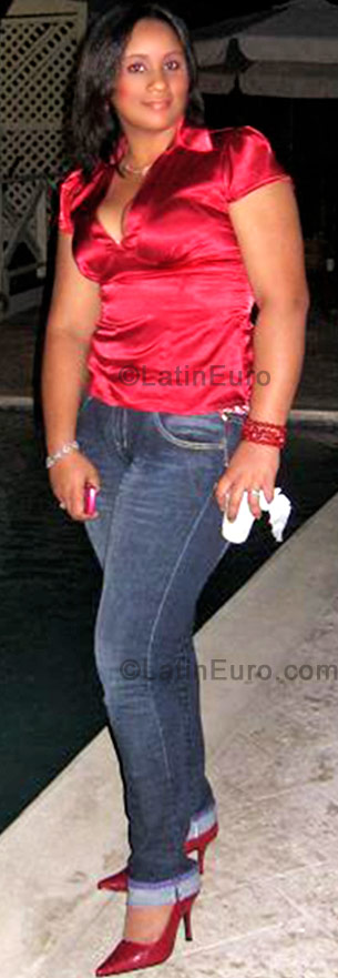 Date this attractive Dominican Republic girl Claudia from La Vega DO377