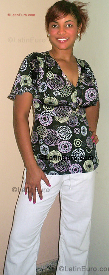 Date this gorgeous Dominican Republic girl Yamileth from Santo Domingo DO398