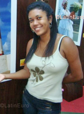 Date this lovely Brazil girl Amanda from Valenca BR664