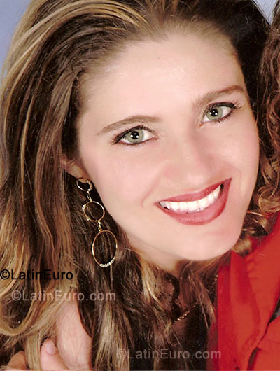 Date this charming Brazil girl Romara from Curitiba BR704