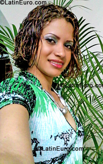 Date this nice looking Dominican Republic girl Nathalia from La Vega DO538