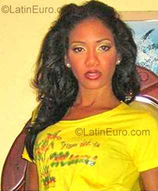 Date this good-looking Dominican Republic girl Valeria Paullette from Santo Domingo DO659