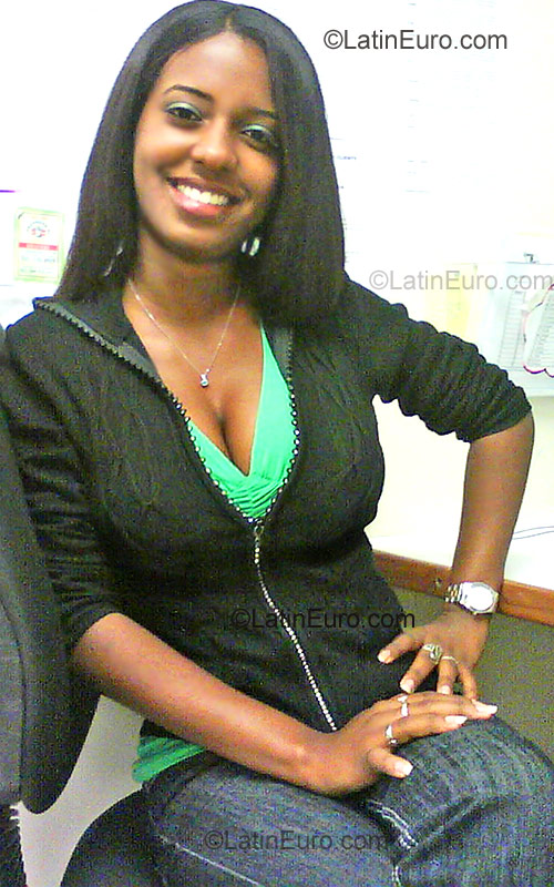 Date this good-looking Dominican Republic girl Yenny from Santo Domingo DO666