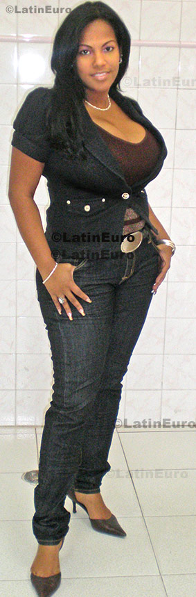 Date this pretty Dominican Republic girl Margaret from Santo Domingo DO673