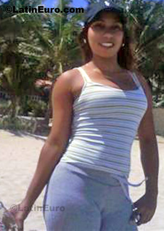 Date this happy Dominican Republic girl Candy from Santo Domimgo DO700