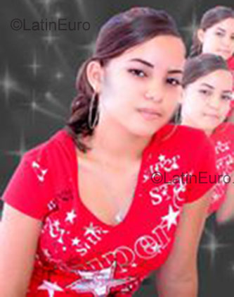 Date this nice looking Dominican Republic girl Dennys from Santiago DO704