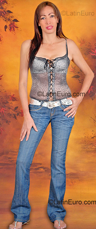 Date this sensual Colombia girl Luz Maria from Cartago CO653