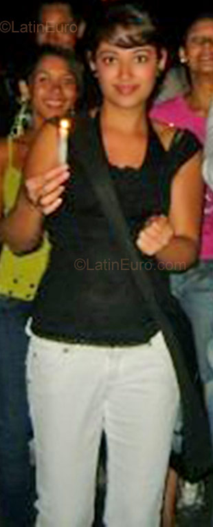 Date this voluptuous Colombia girl Estefania from Bello CO654