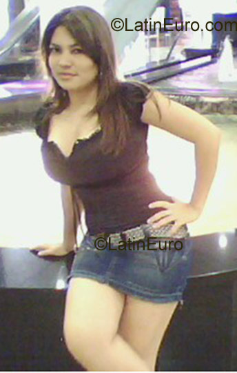 Date this athletic Colombia girl Ingrid from Barranquilla CO664