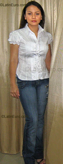 Date this lovely Colombia girl Andrea from Pereia CO665