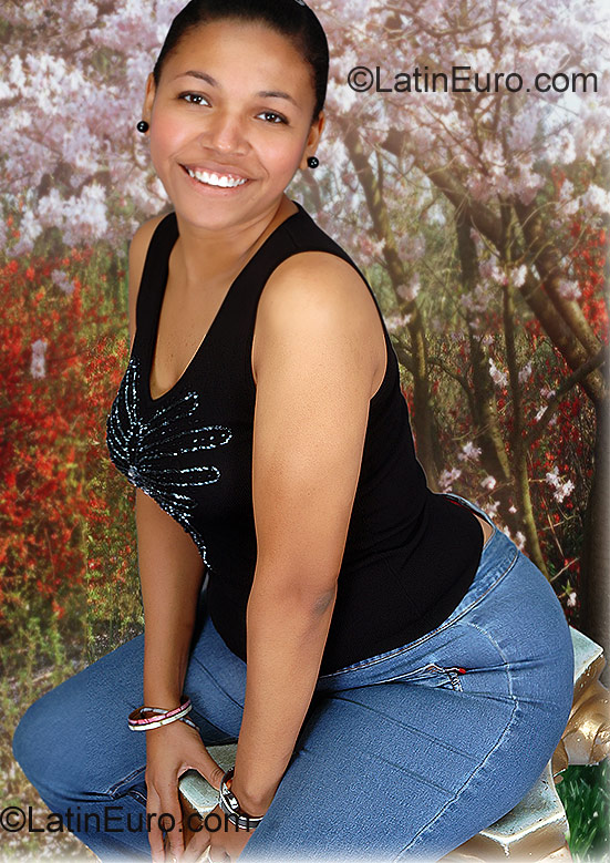Date this athletic Dominican Republic girl Aralis from Puerto Plata DO740