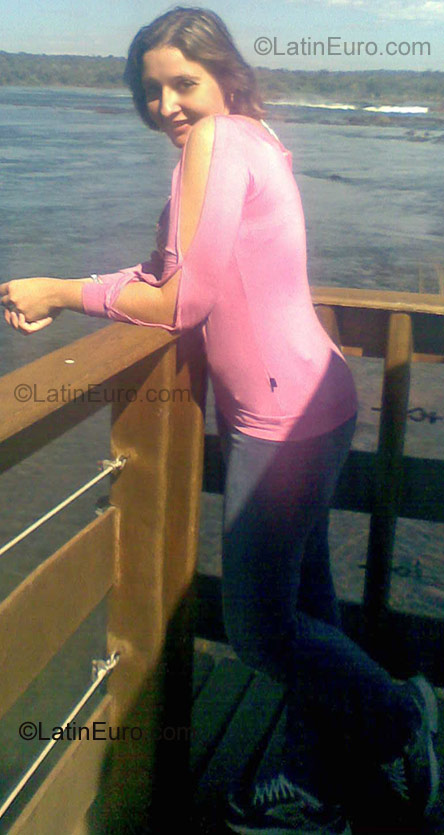 Date this sultry Brazil girl Ana Paula from Foz Do Iguacu BR993