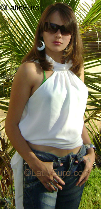 Date this sensual Brazil girl Amanda Aparecida from Sao Jose dos Salgados BR1024