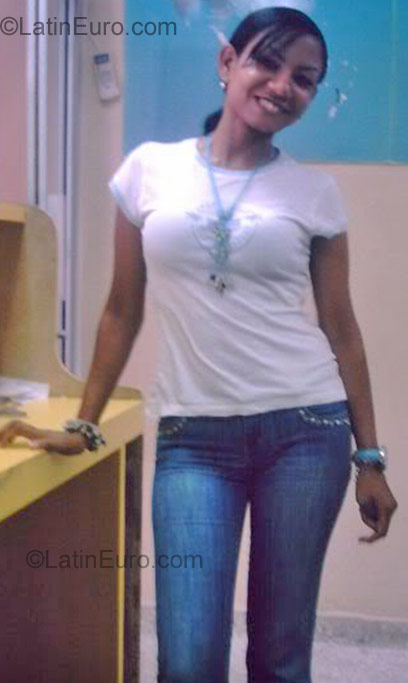 Date this stunning Dominican Republic girl Marleny from Santo Domingo DO877