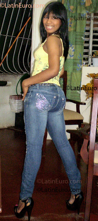 Date this hot Dominican Republic girl Indiana from Santo Dominigo DO900