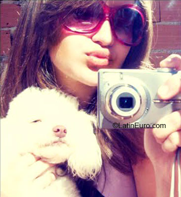 Date this georgeous Brazil girl Laura from Paraiso BR1103