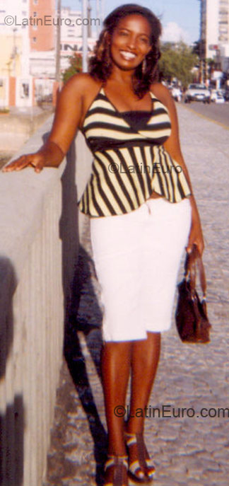 Date this happy Brazil girl Ana Zoraia from Recife BR1117