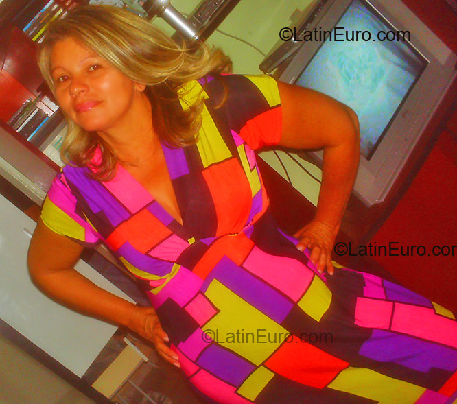 Date this happy Brazil girl Aldemira from Brasilia BR1139