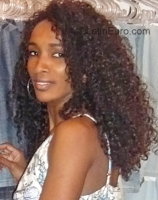Date this foxy Brazil girl Juvana from Salvador BR1155