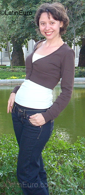 Date this fun Portugal girl Ainavide from Porto PT11