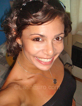 Date this happy Brazil girl Isis from Recife BR1282