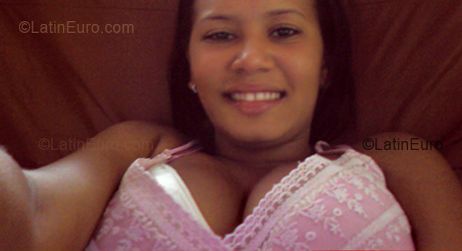 Date this good-looking Dominican Republic girl Leidy from Santo Domingo DO1133