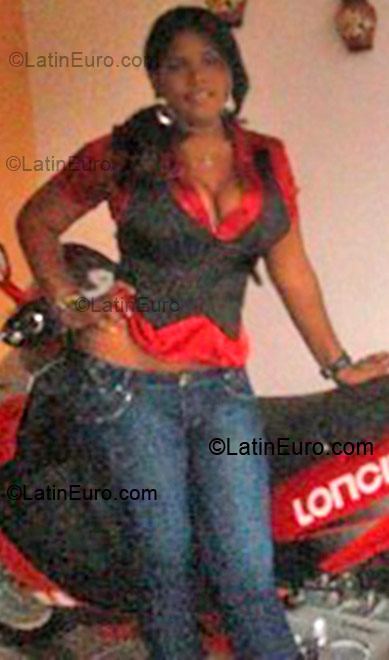 Date this hard body Dominican Republic girl Rosalddy from Cotui DO1134