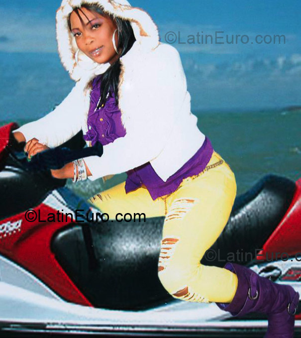 Date this funny Jamaica girl Samantha from Manchester JM39