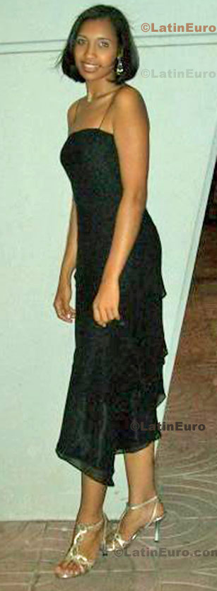 Date this gorgeous Dominican Republic girl Wendy from Santiago DO8207