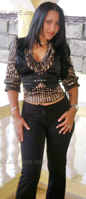 Date this athletic Dominican Republic girl Johanna from  DO1382