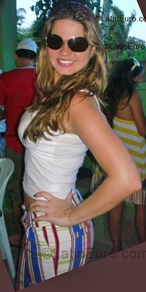 Date this nice looking Brazil girl Juliana from Serra BR1546